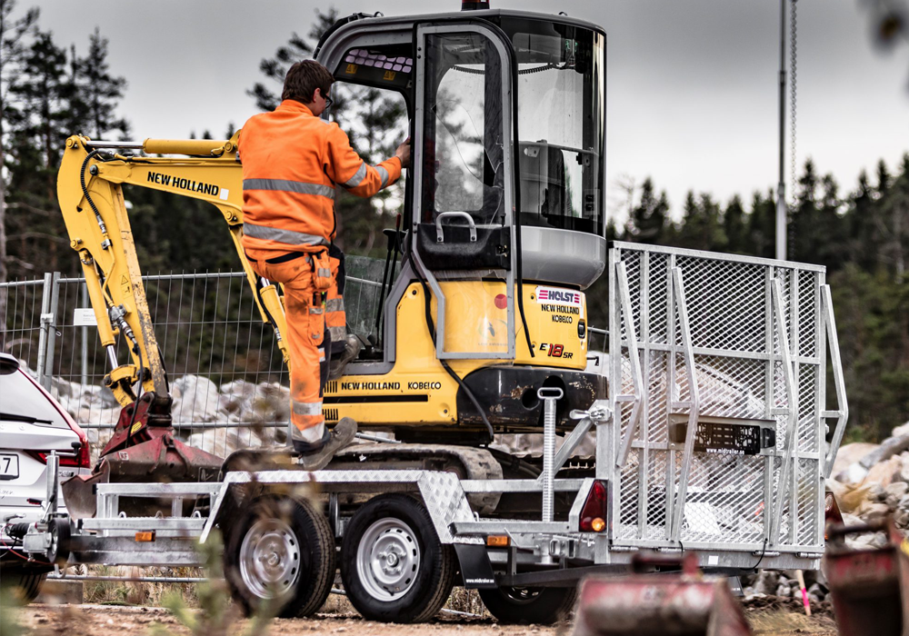 Bild på ett rtt robust maskinsläp byggt för tung utrustning. Maxlast och stabilitet i fokus för säker transport. Hitta ditt entreprenadsläp.